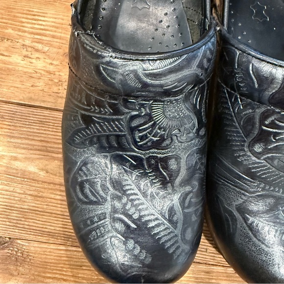 Dansko Professional Black Tooled Clog Mule Leather Women's EU Size 37(6.5-7) EUC - Picture 8 of 10